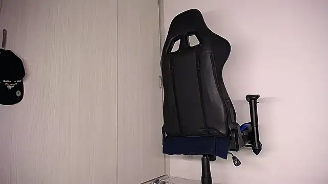 MAXJONES_2 Show Webcam