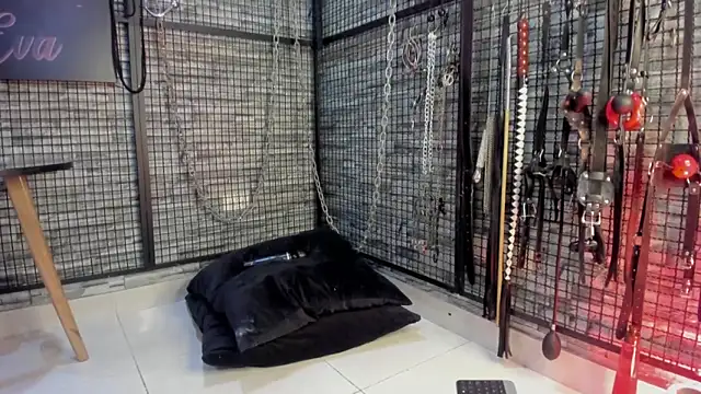 Chat +18 de EVA_BDSM ao vivo