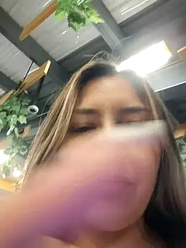 alana_69 webcam show