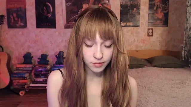 Friendly_Ellie Adlı Modelin Canlı XXX Sohbeti