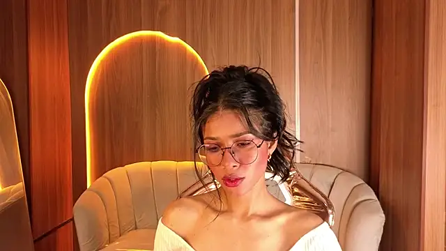 Alina_b_ live XXX chat