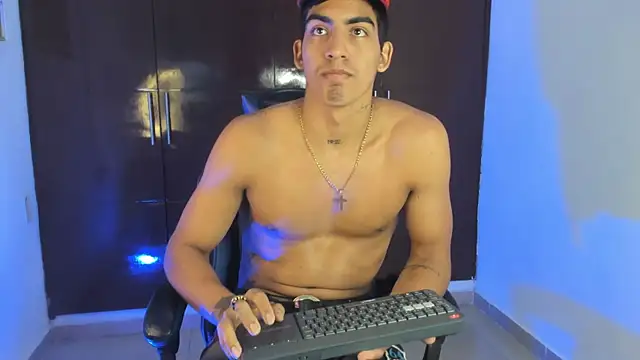 XXX chat uživo modela Milo_LatinBoy