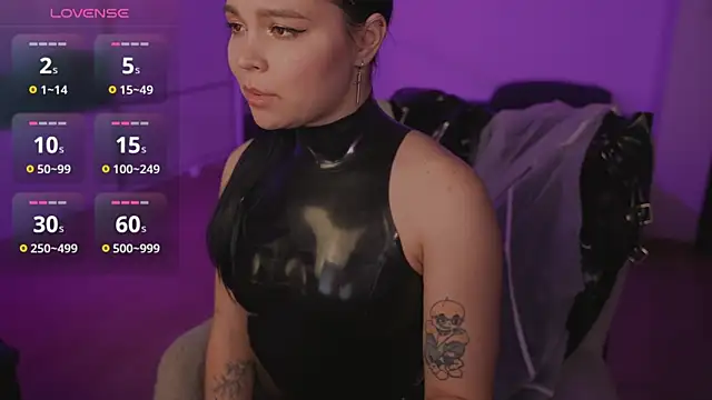 Dominatrix_Alice live XXX chat