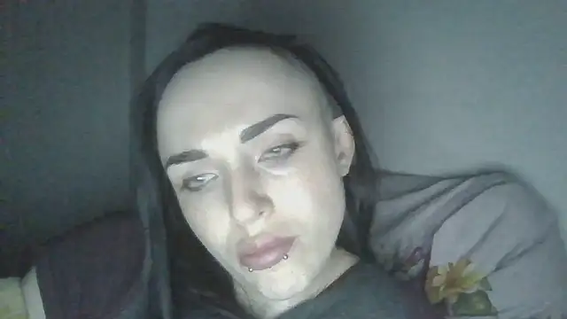 Trinsy_Love élő XXX-chatje