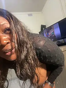 Cardiebae89: онлайн-секс-чат