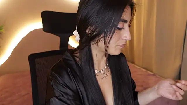 Emma_Lirys: онлайн-секс-чат