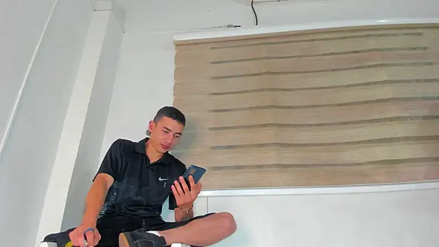 Pokazy przed kamerką – enjoy_hotparty