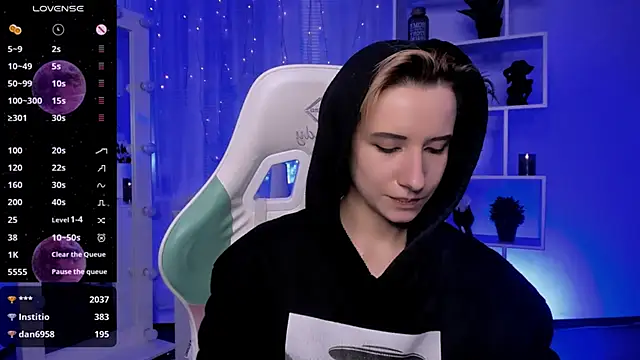 XXX chat uživo modela _Rein_ramm