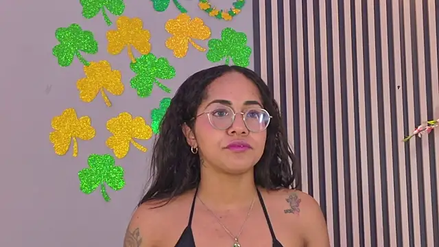 دردشة AdelaLust الجنسية المباشرة