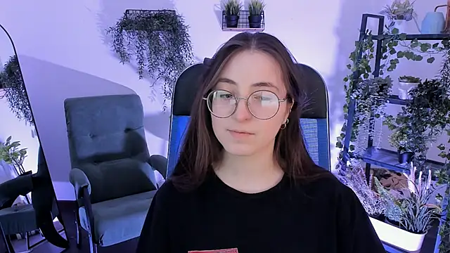 VirtuallVoyant Adlı Modelin Canlı XXX Sohbeti