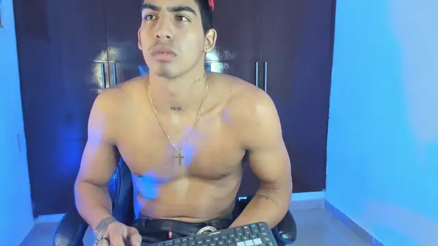 Milo_LatinBoy élő XXX-chatje