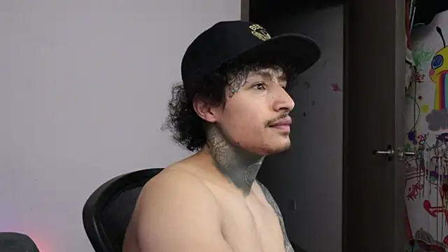 trieone Adlı Modelin Canlı XXX Sohbeti