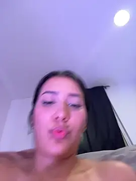 IsabellaJoness_ Adlı Modelin Canlı XXX Sohbeti