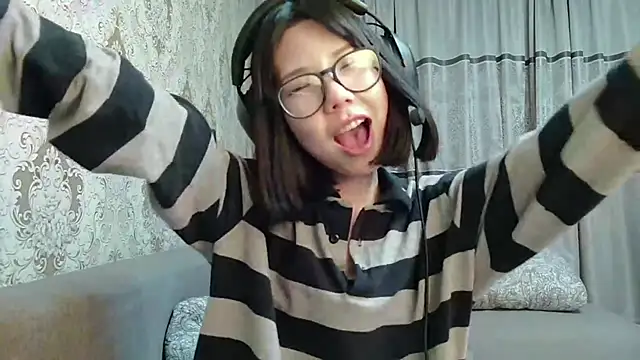 AprilOnilll live XXX chat