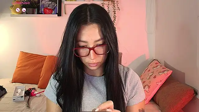 lilyy_evanss Adlı Modelin Canlı XXX Sohbeti