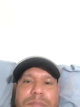 Show modela J0s32323 na web-kameri