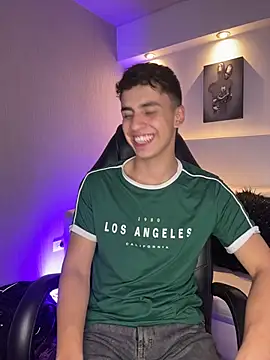 AdrianRinaldi 在線直播表演