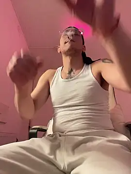 TitanNoir Show in webcam