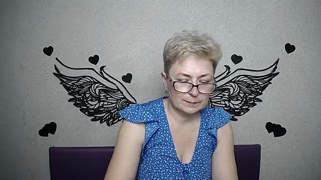 EmiliaGree Chat XXX live