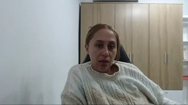 RoxanaLove9 现场XXX聊天