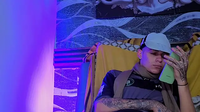 ELL_PBC élő XXX-chatje