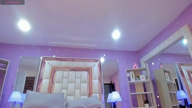 Goldentemptation_: διαδικτυακό σόου στην κάμερα