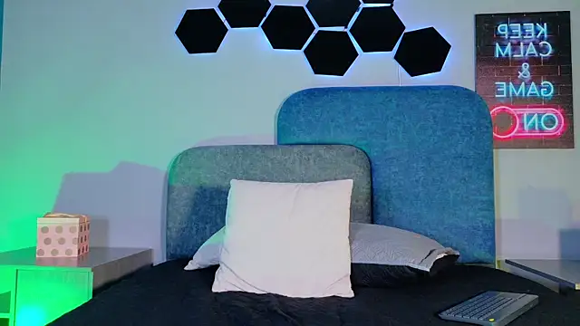 Mikavelvet08 Webcam Show