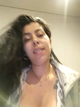 Chatroom XXX en direct de Luianna