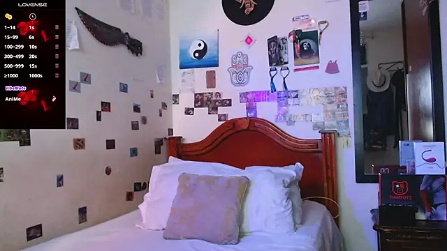 DannyPhantom555: вебкам-шоу