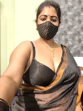 Poly_bhabi Adlı Modelin Canlı XXX Sohbeti