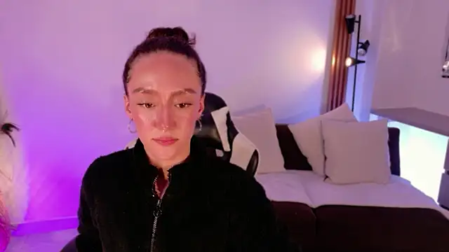 دردشة ChloeMoreti الجنسية المباشرة