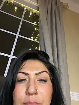 LittleMissEeve Show in webcam