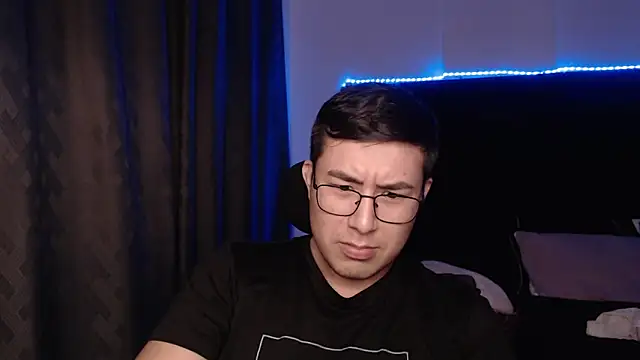 andrewmhilton_ Adlı Modelin Web Kamerası Şovu