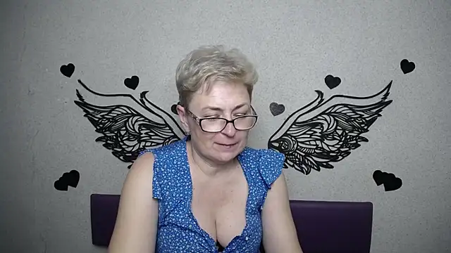 EmiliaGree's Live XXX Chat