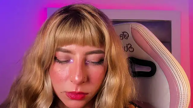 Živý XXX chat adhalee_js