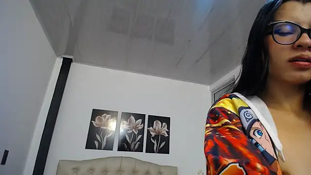 pinky_f00x's Live XXX Chat