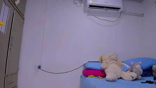 vennuss19 Adlı Modelin Canlı XXX Sohbeti