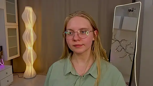 AlicaCohill Show in webcam