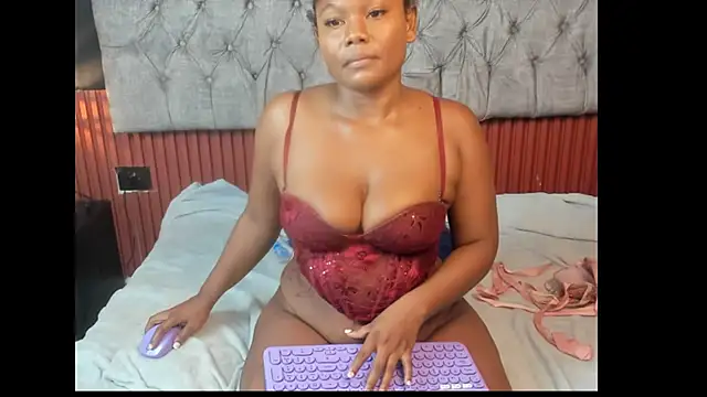 BrisnyMunds: διαδικτυακό σόου στην κάμερα