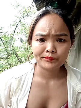 LuminanaのライブXXXチャット