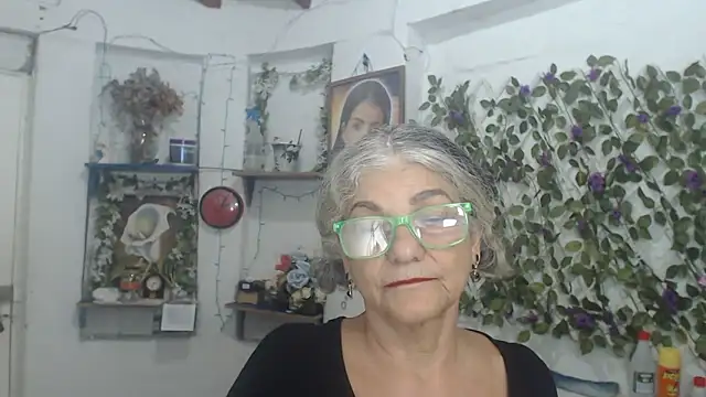 FunnyGrandma Pertunjukan Webcam