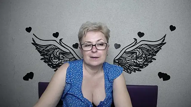 EmiliaGree Adlı Modelin Canlı XXX Sohbeti