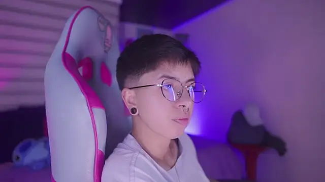 XXX chat uživo modela tommy_blue