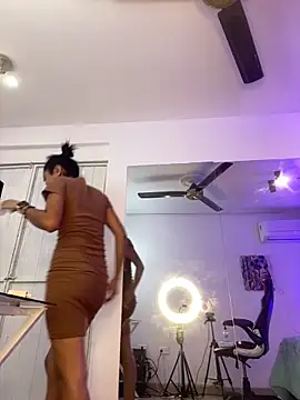 Auri__ Adlı Modelin Canlı XXX Sohbeti