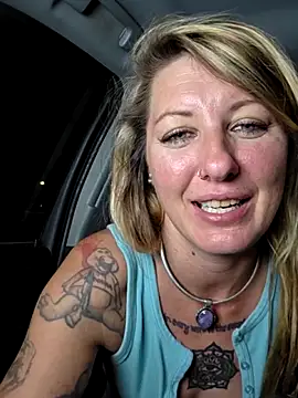 SheIsSomething's Live XXX Chat