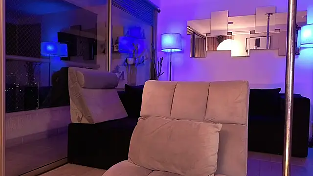 mandi4pole_ Live XXX-Chat