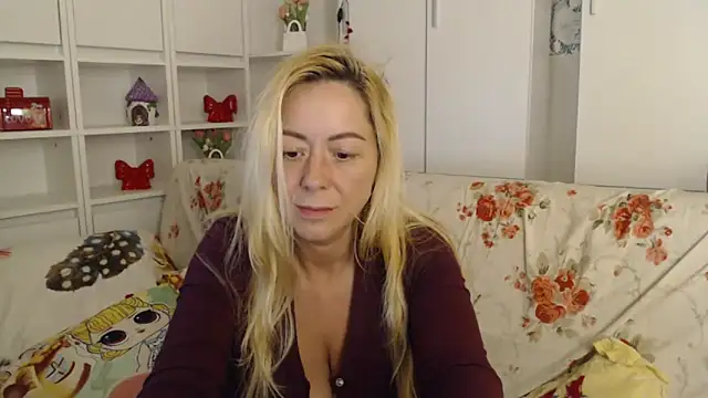 _karolynesyera_ Webcam show