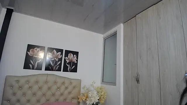 pinky_f00xn Live XXX chat