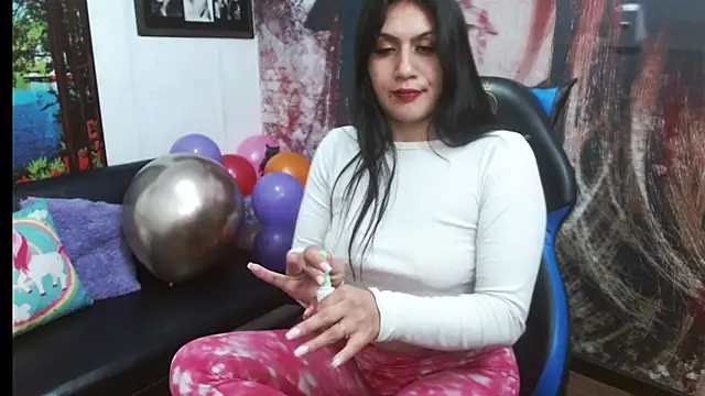 gigi_gilt_ Adlı Modelin Canlı XXX Sohbeti