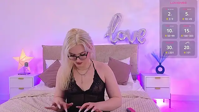 Jules_night Show Webcam